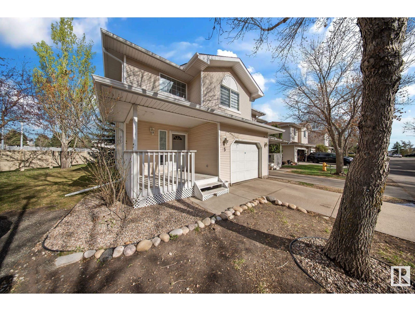 #5 6608 158 AV NW