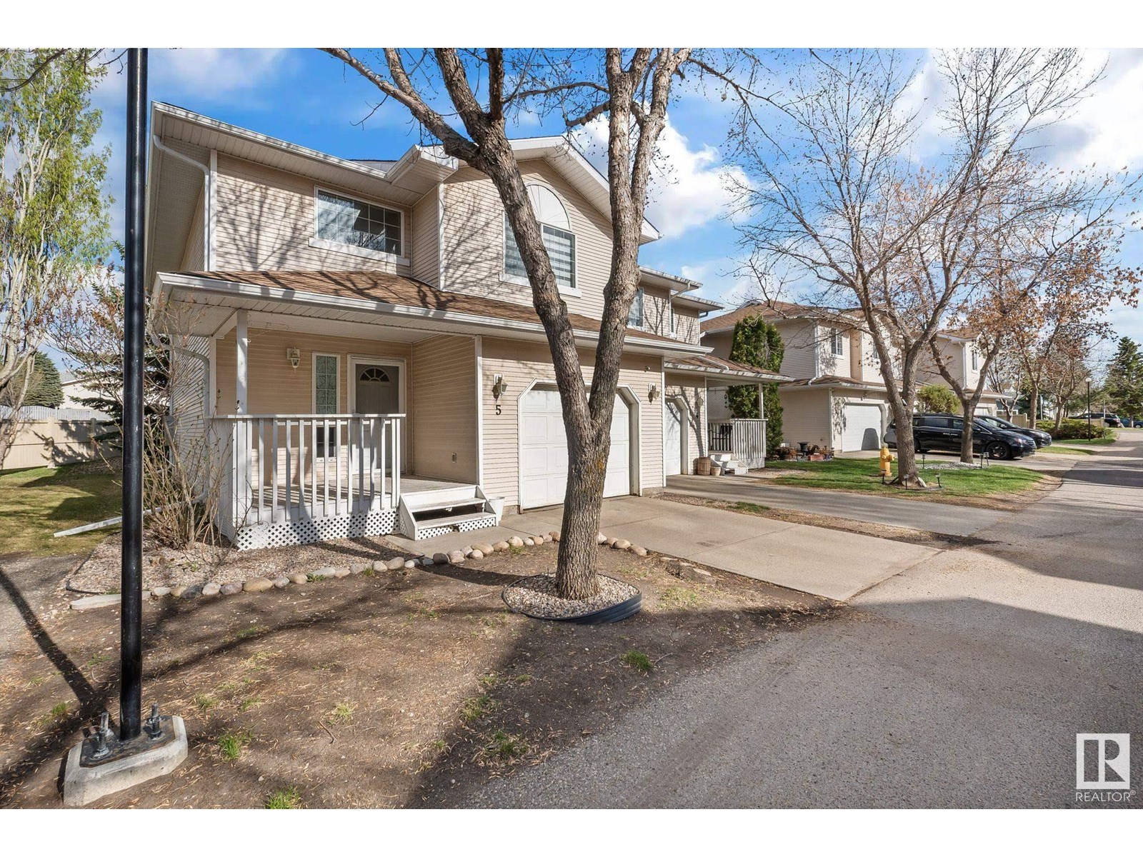 #5 6608 158 AV NW