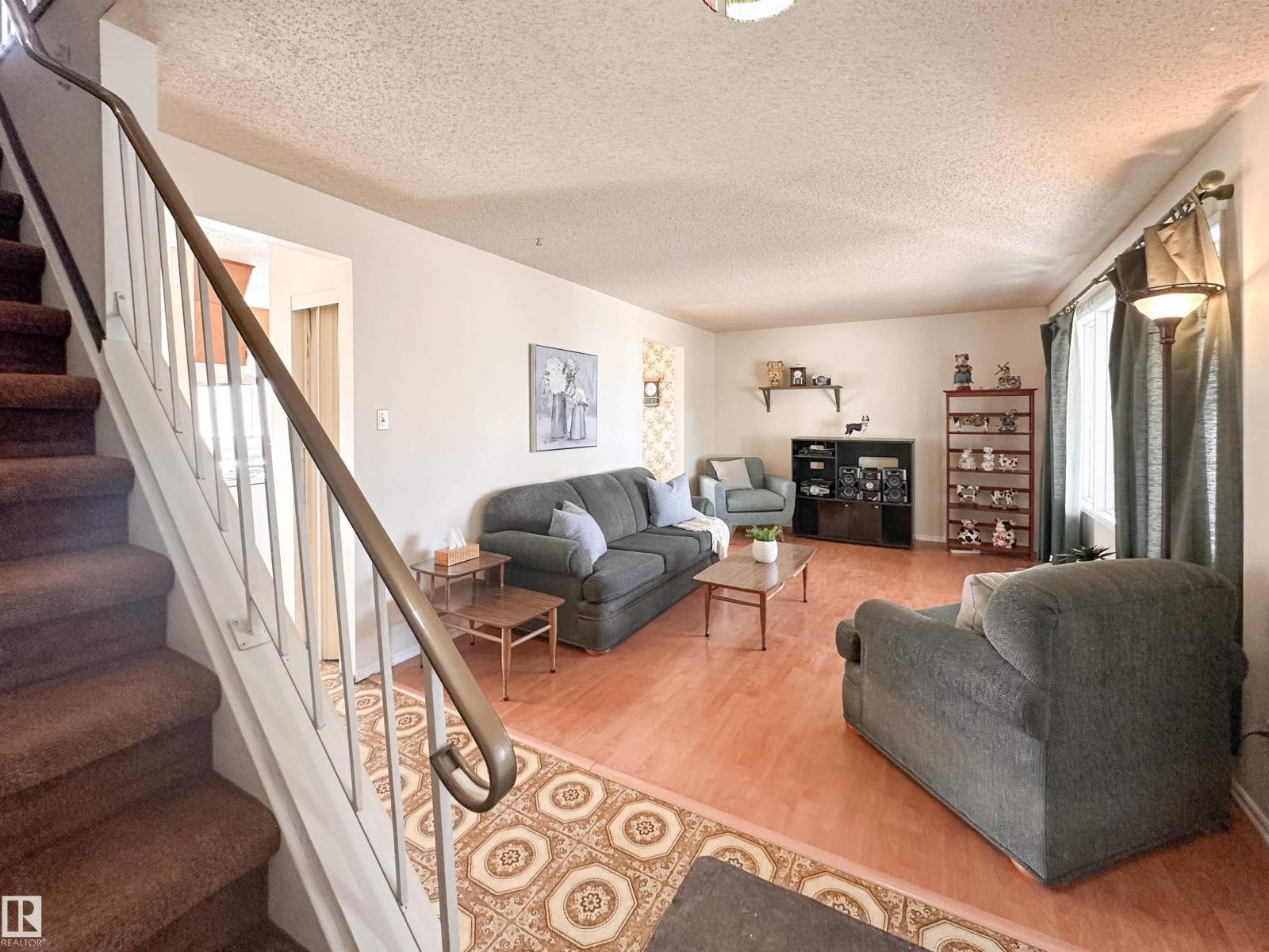 1 FOREST DR