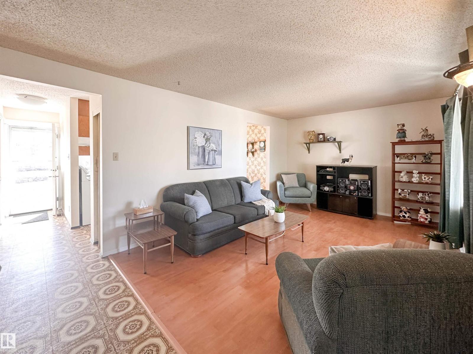 1 FOREST DR