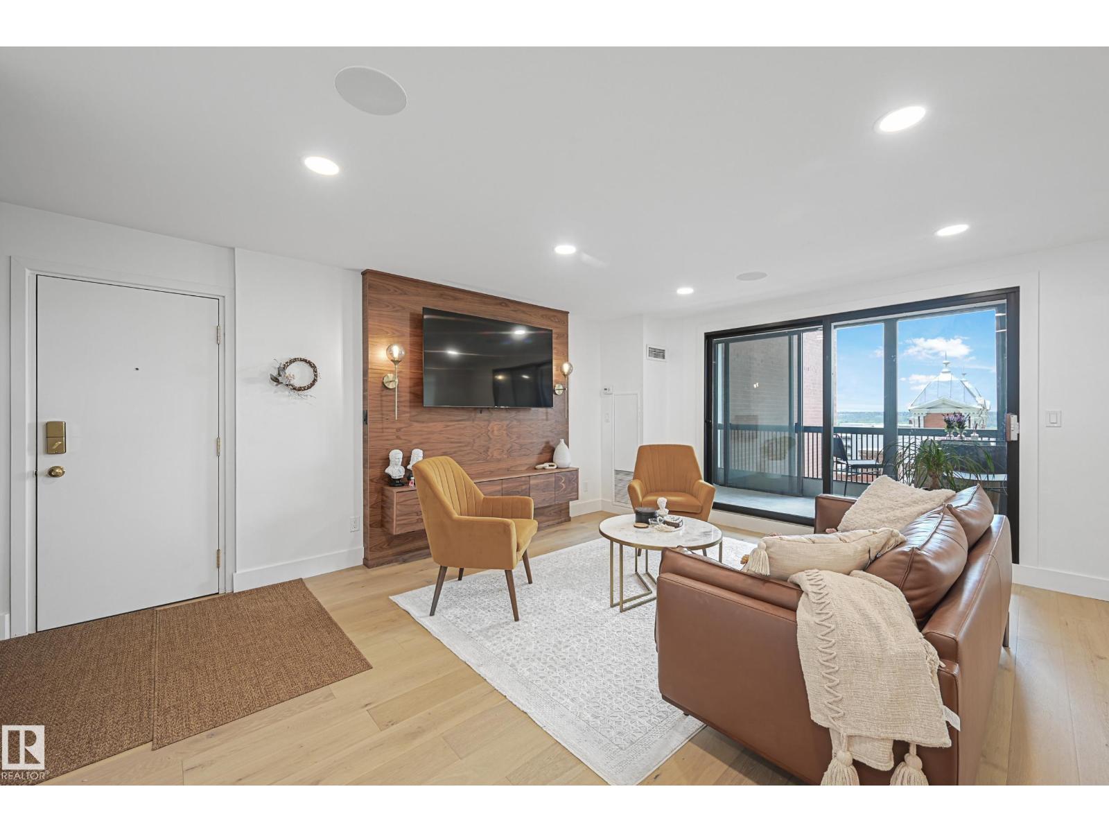 #701 11503 100 AV NW