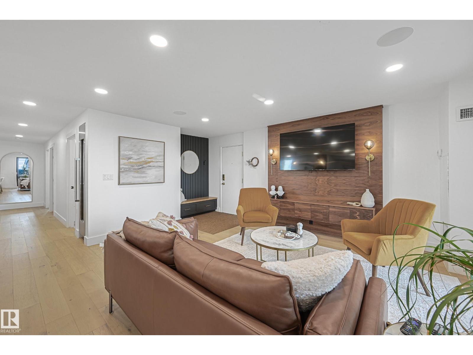 #701 11503 100 AV NW