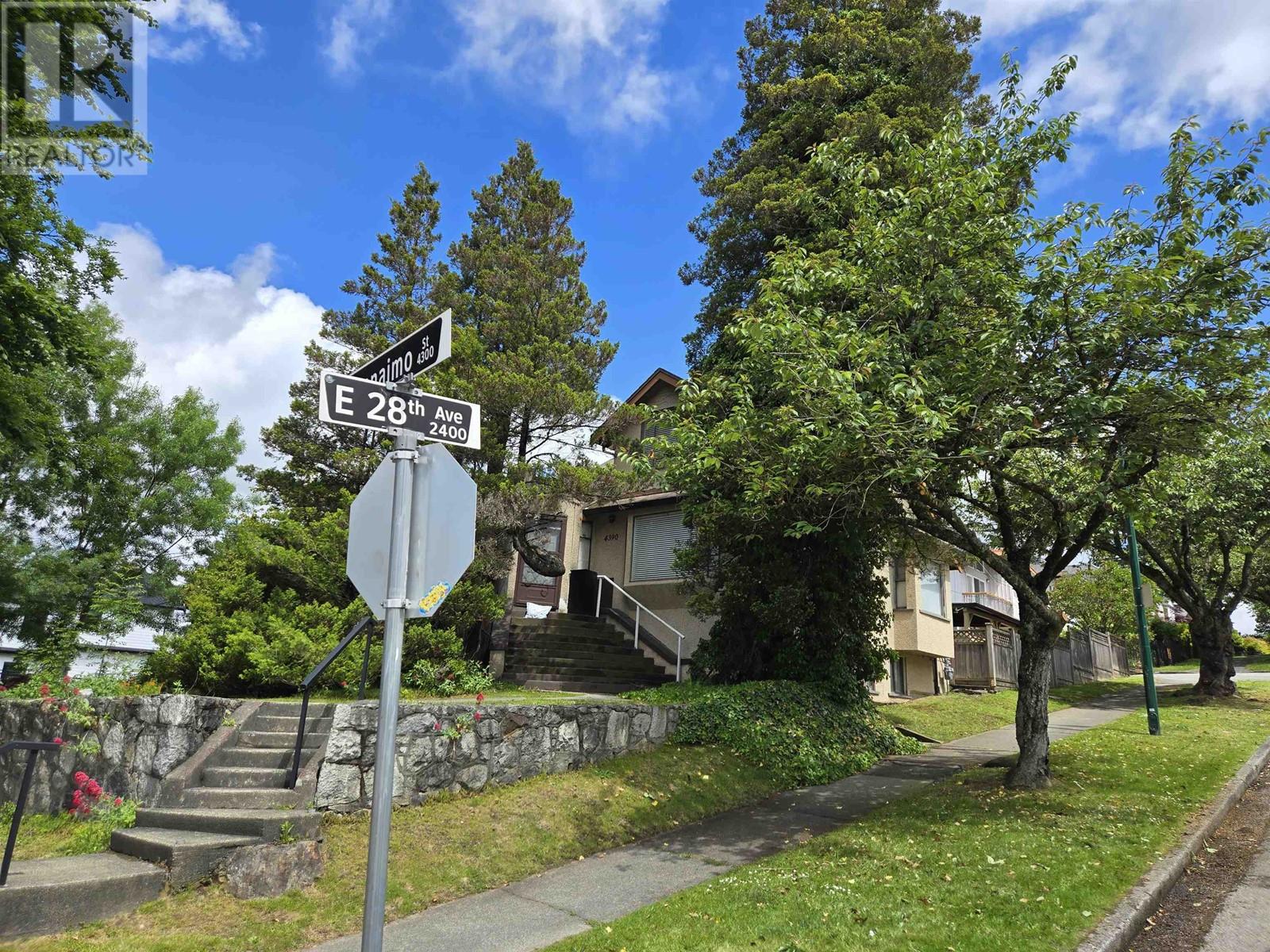 4390 NANAIMO STREET