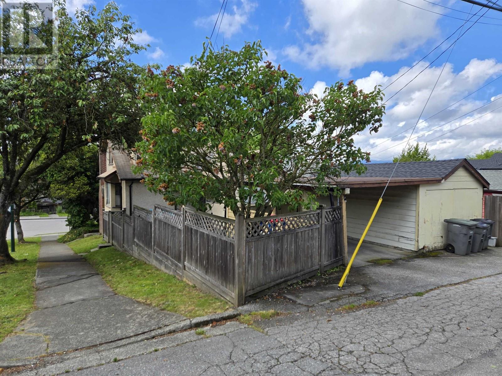 4390 NANAIMO STREET