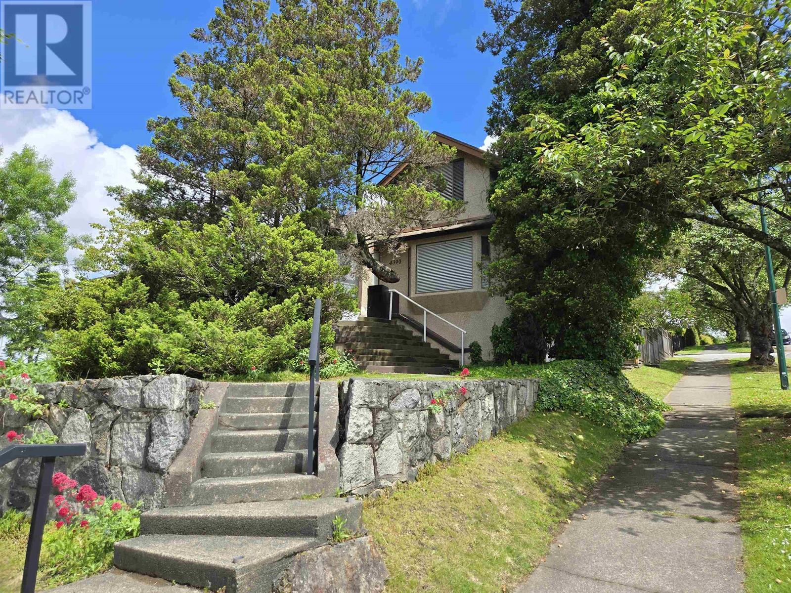 4390 NANAIMO STREET