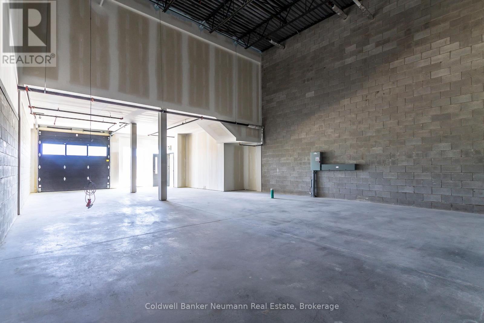 27 LOWER - 589 HANLON CREEK BOULEVARD