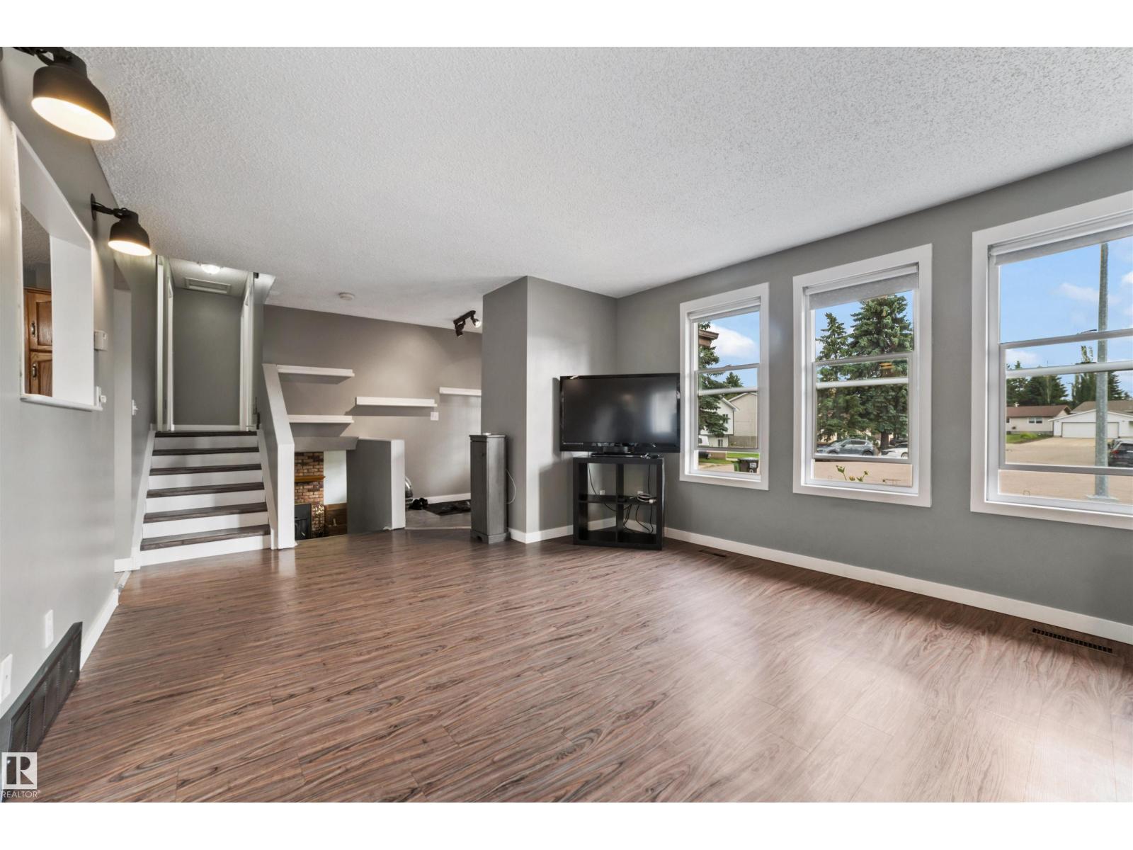 3528 13 AV NW