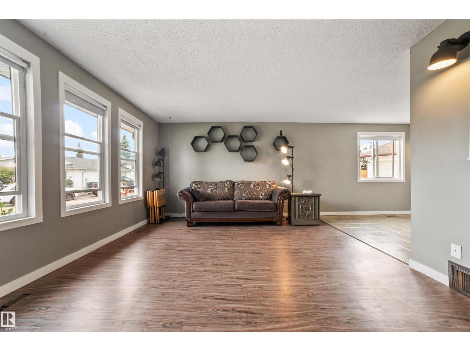 3528 13 AV NW