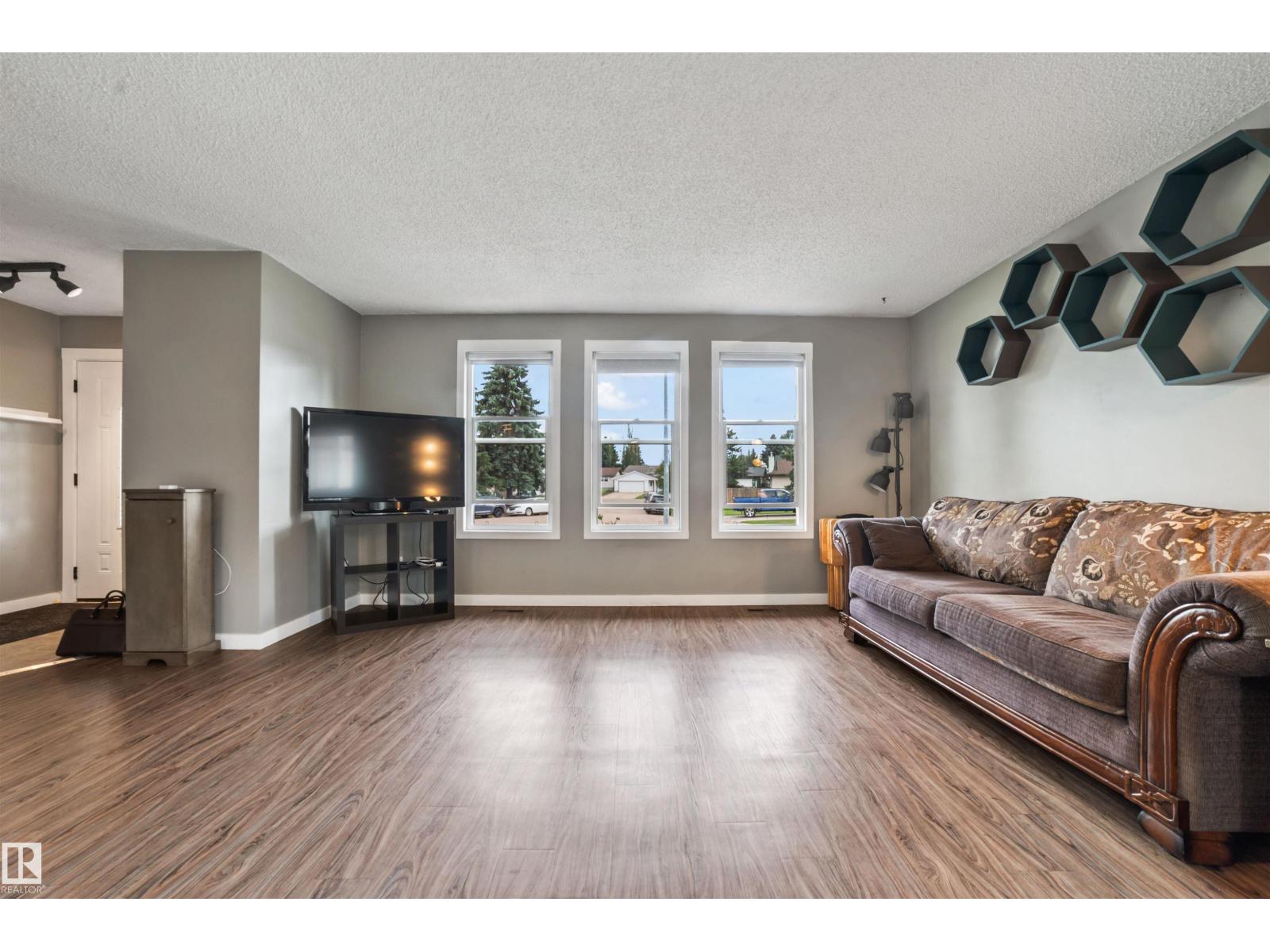 3528 13 AV NW