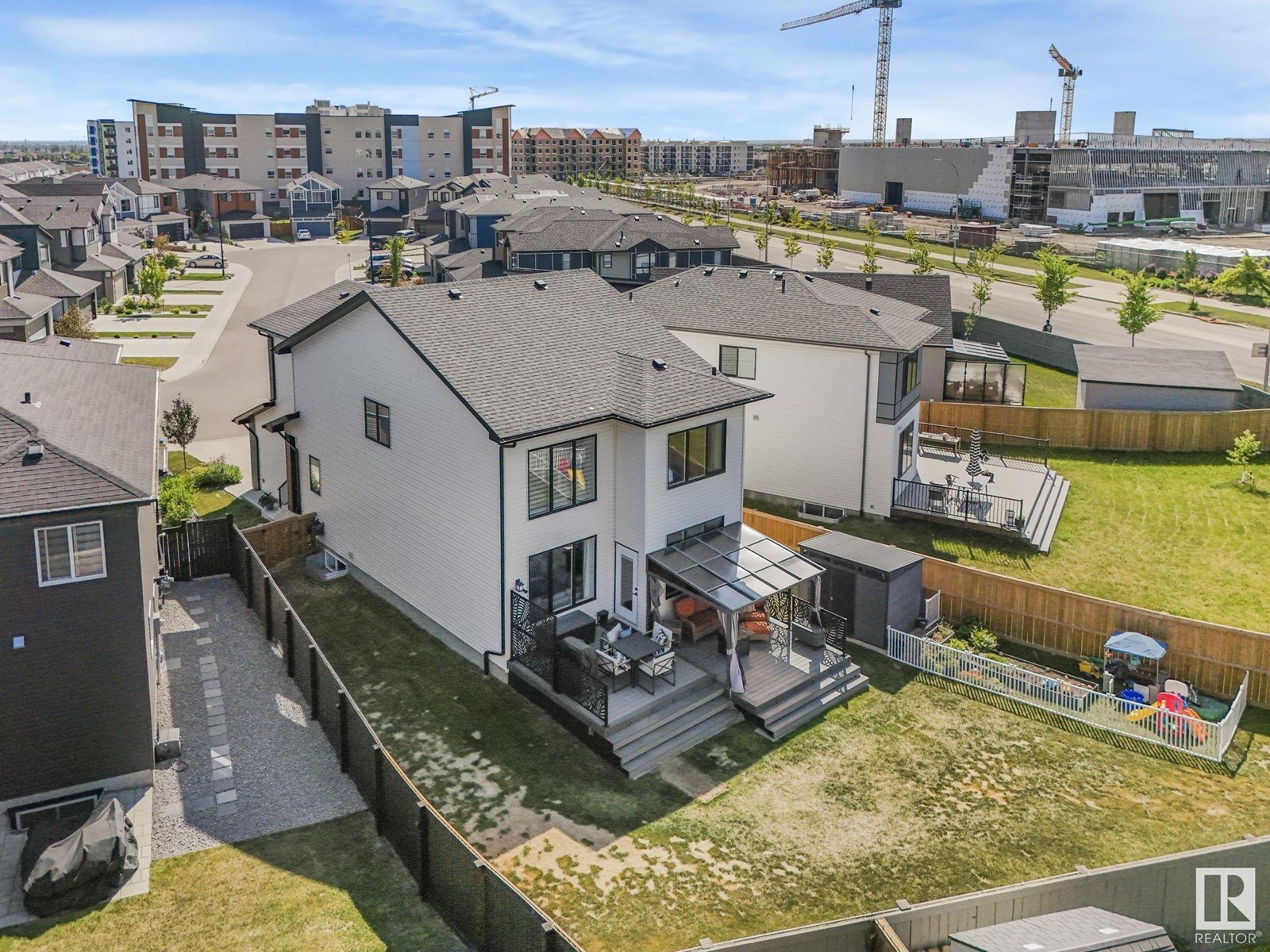 9212 222 ST NW