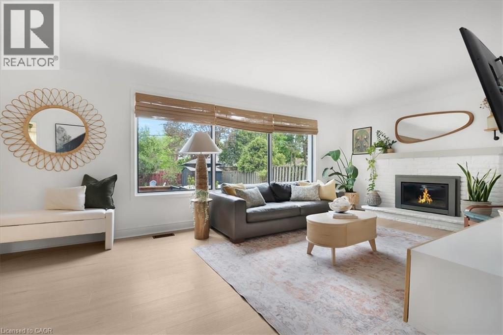 17 HIGHLAND Crescent