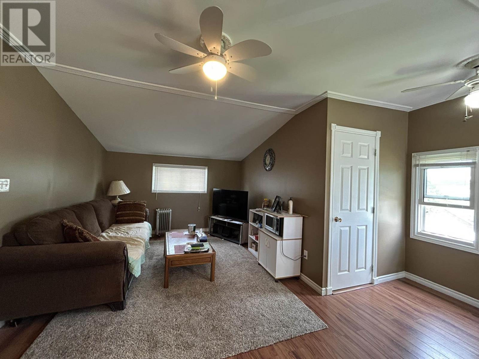 208-210 MACKENZIE AVE