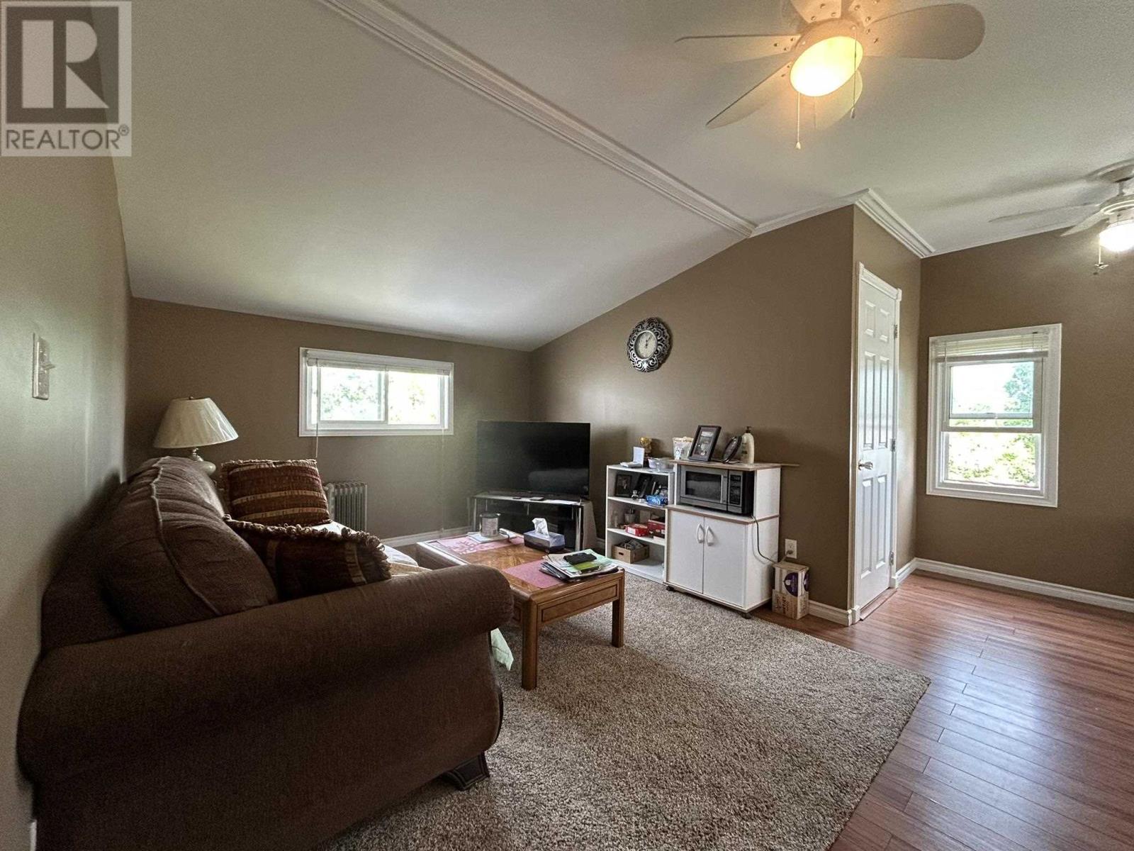 208-210 MACKENZIE AVE