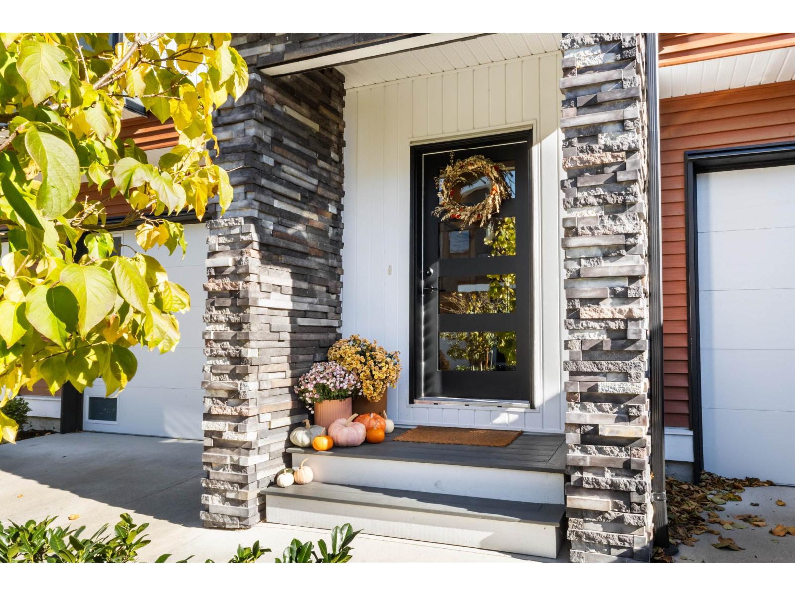 8 7140 MAITLAND AVENUE|Sardis West Vedder
