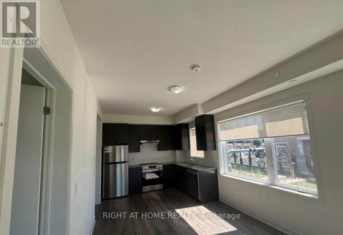 105 - 58 SKY HARBOUR DRIVE
