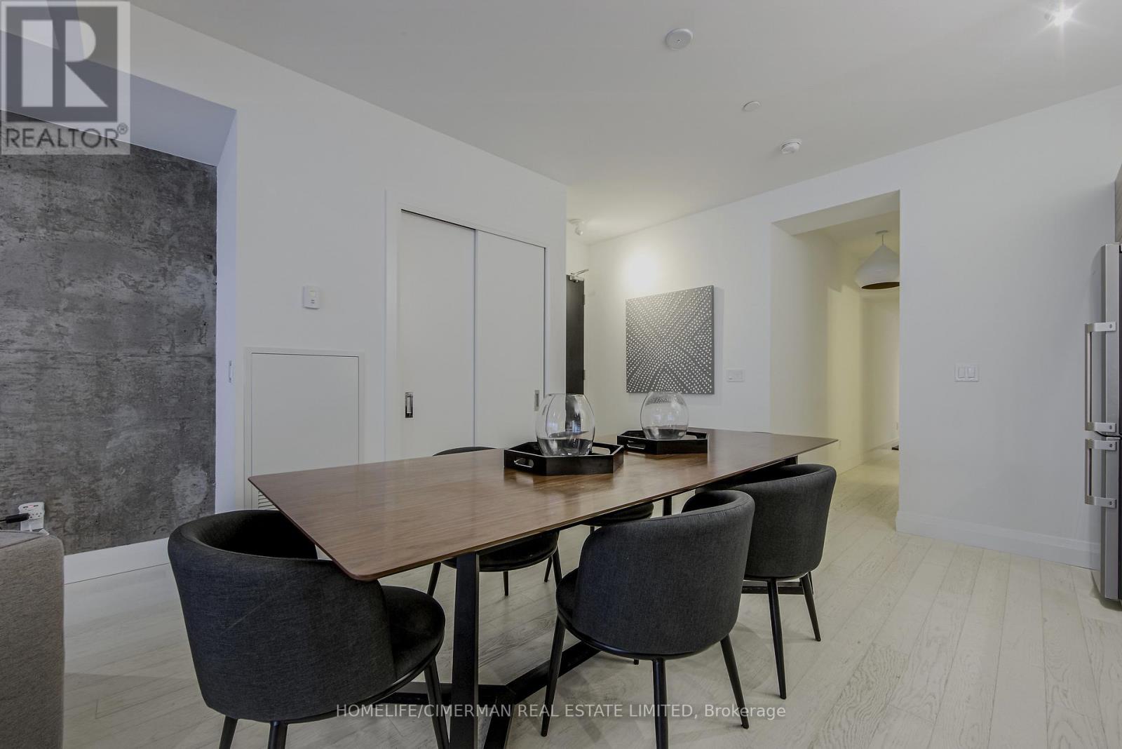 501 - 224 KING STREET W