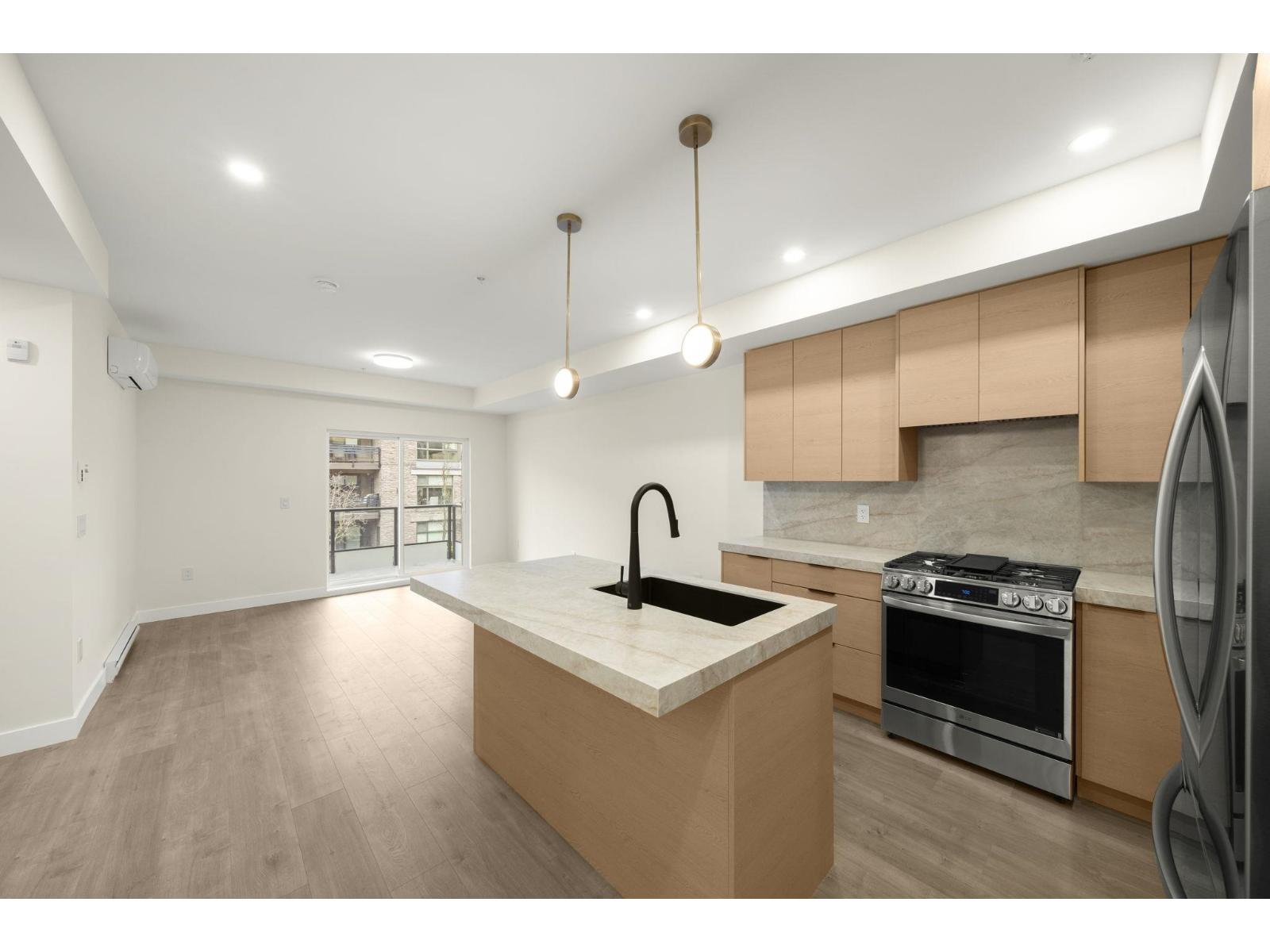 211 15353 17 AVENUE