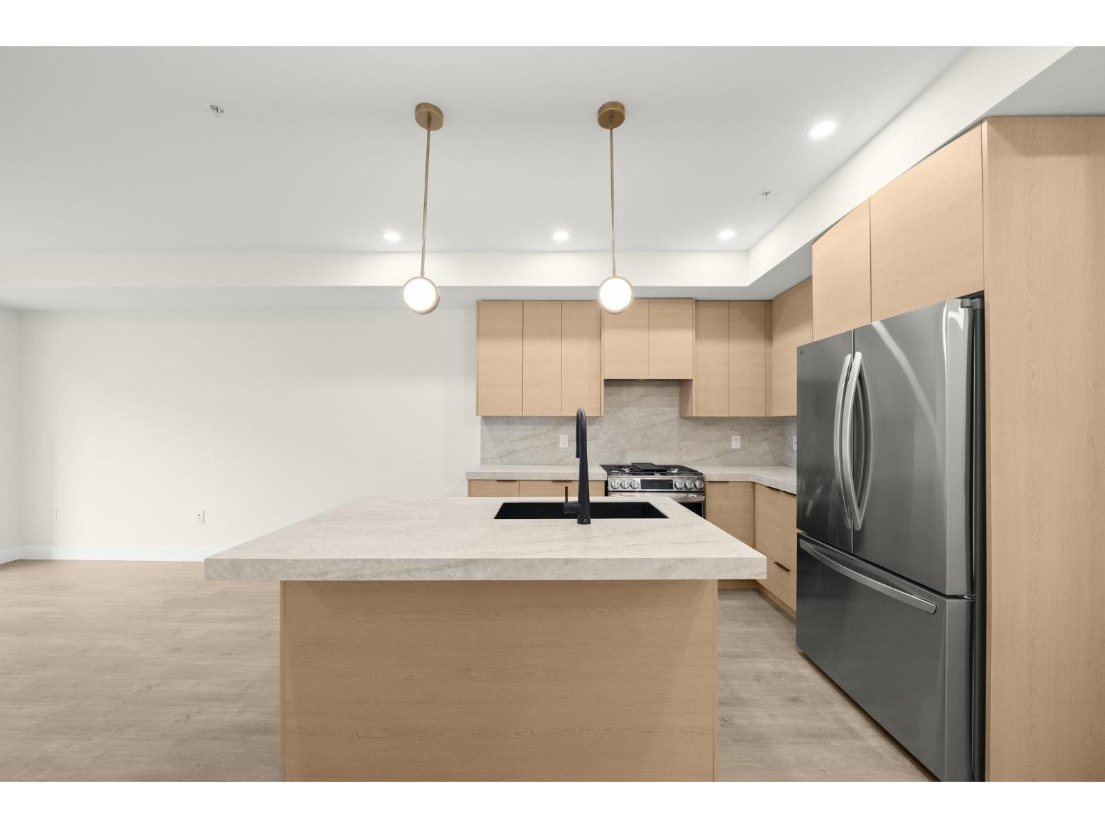 211 15353 17 AVENUE