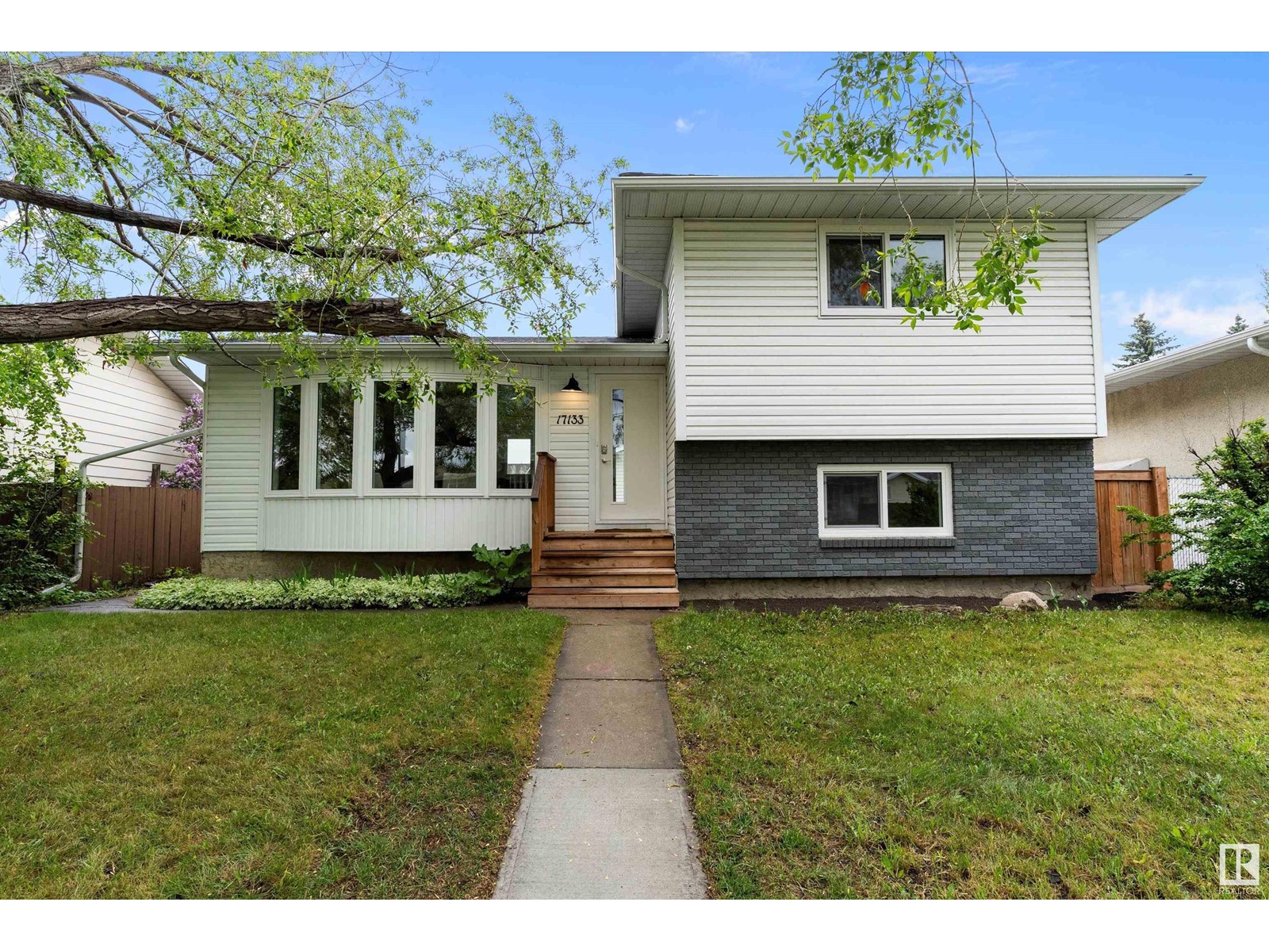 17133 100 ST NW