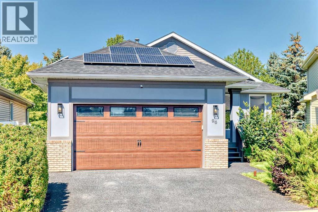 96 Douglas Shore Close SE