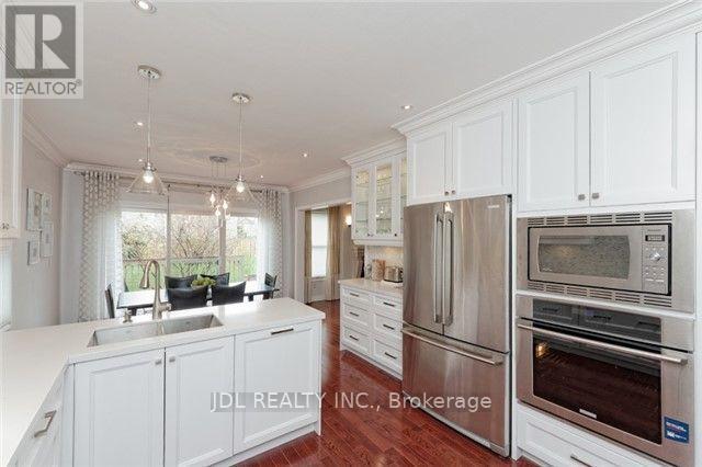 22 HILLHOLM BOULEVARD