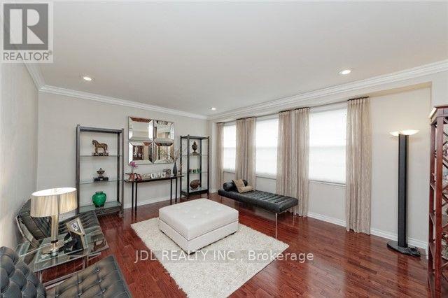 22 HILLHOLM BOULEVARD