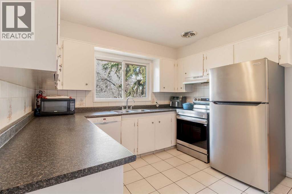 967 Northmount Drive NW