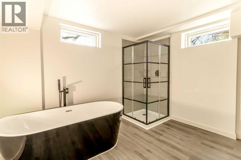 967 Northmount Drive NW