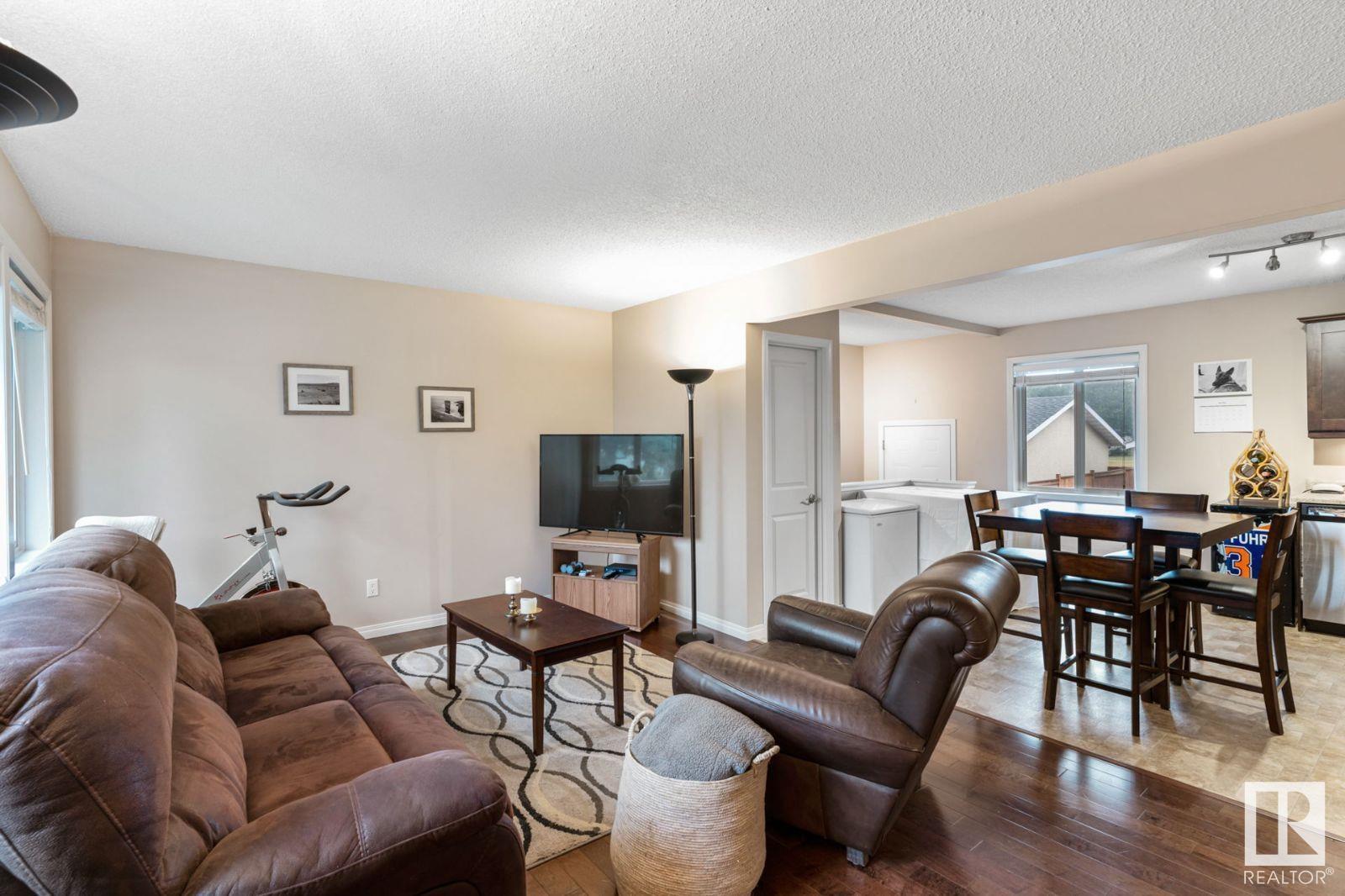 11022 157 ST NW