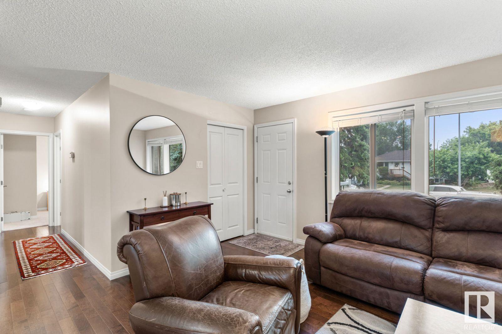 11022 157 ST NW