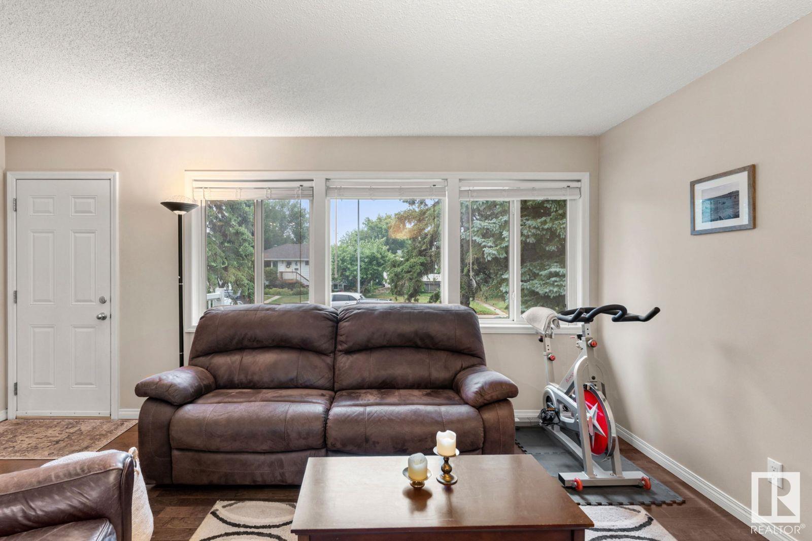 11022 157 ST NW
