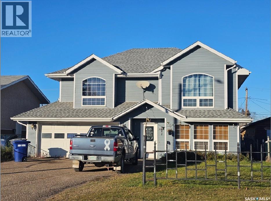 Photo 1 of 19 — 807 3rd AVENUE W, Meadow Lake, SK S9X1A2