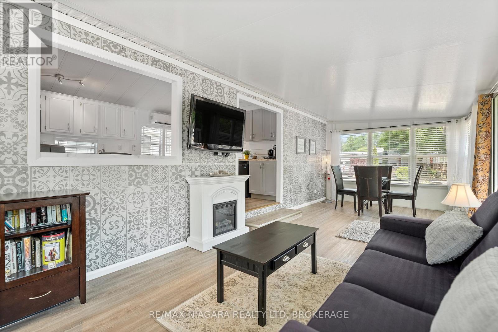 28 MARINER CRESCENT
