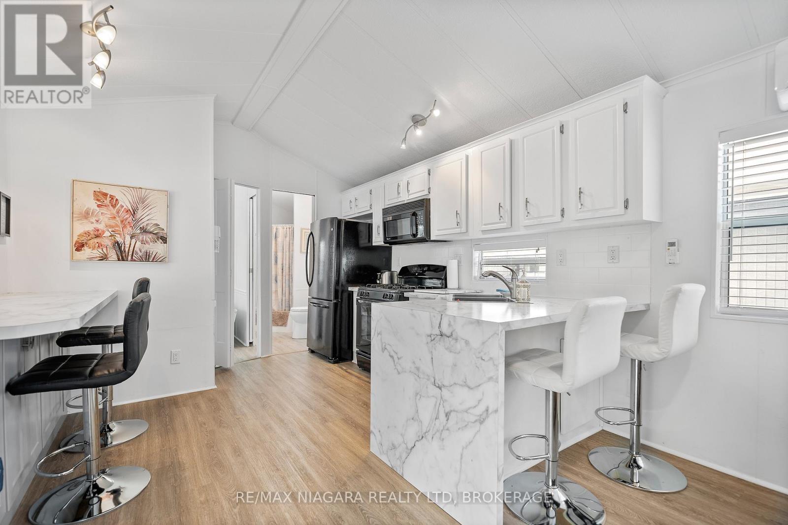 28 MARINER CRESCENT