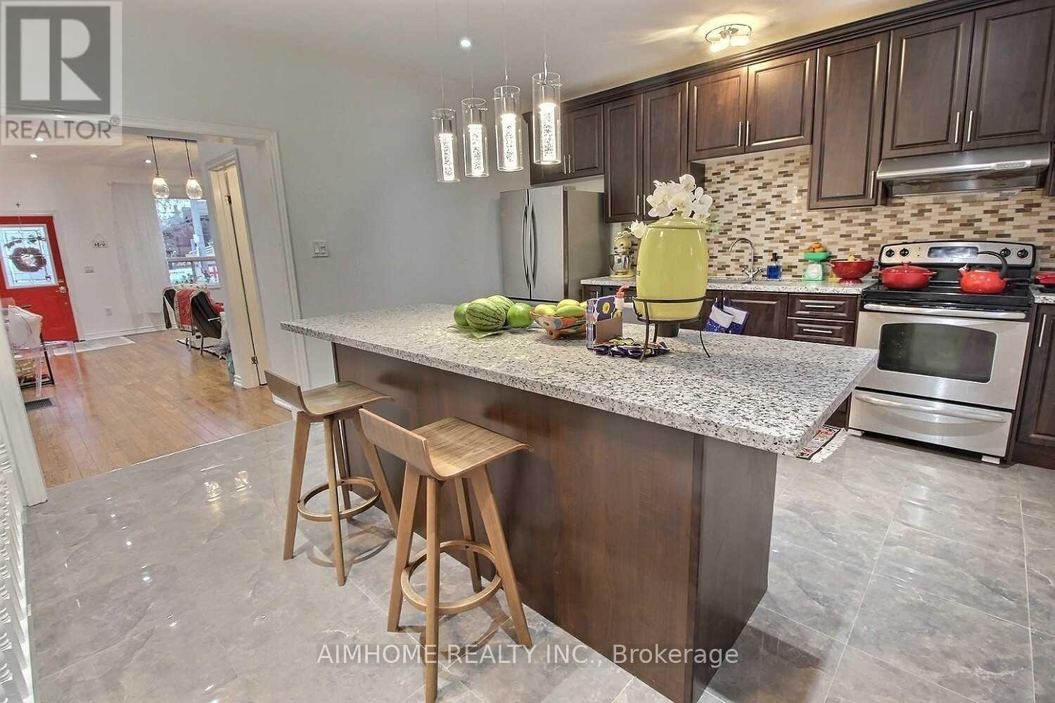 966 DUNDAS STREET E
