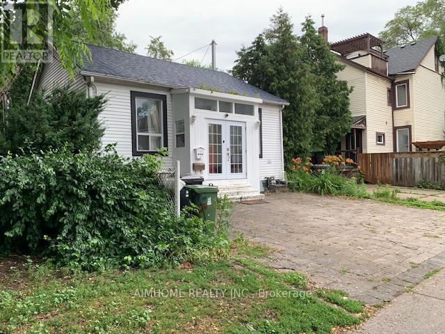 966 DUNDAS STREET E