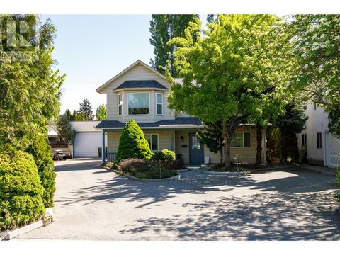 2997 Lowe Court Kelowna BC V1Y8L3