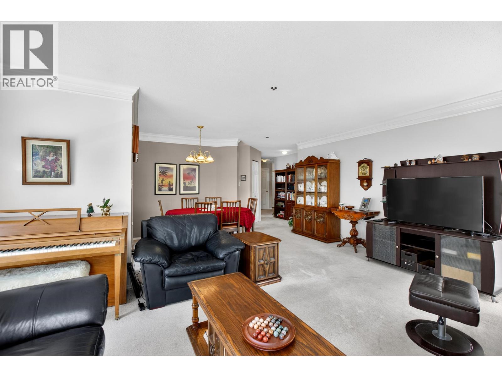 208 2335 WHYTE AVENUE