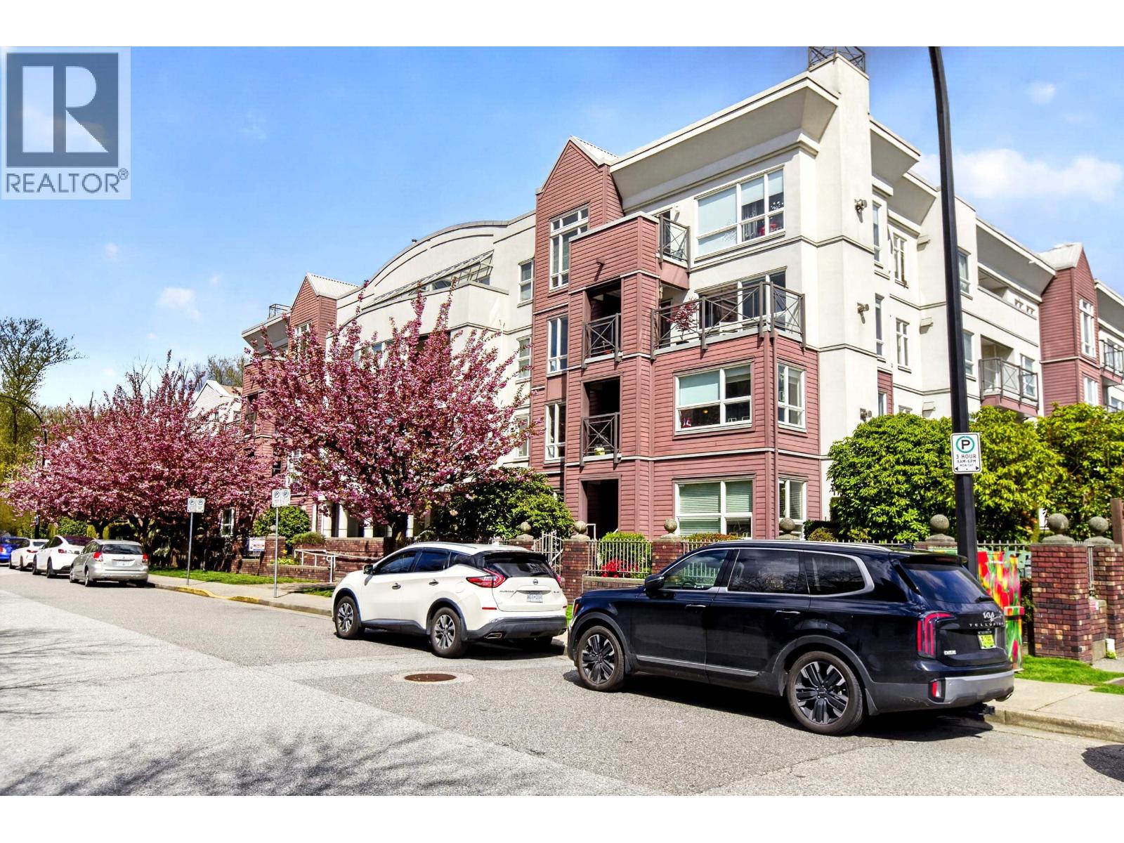 208 2335 WHYTE AVENUE