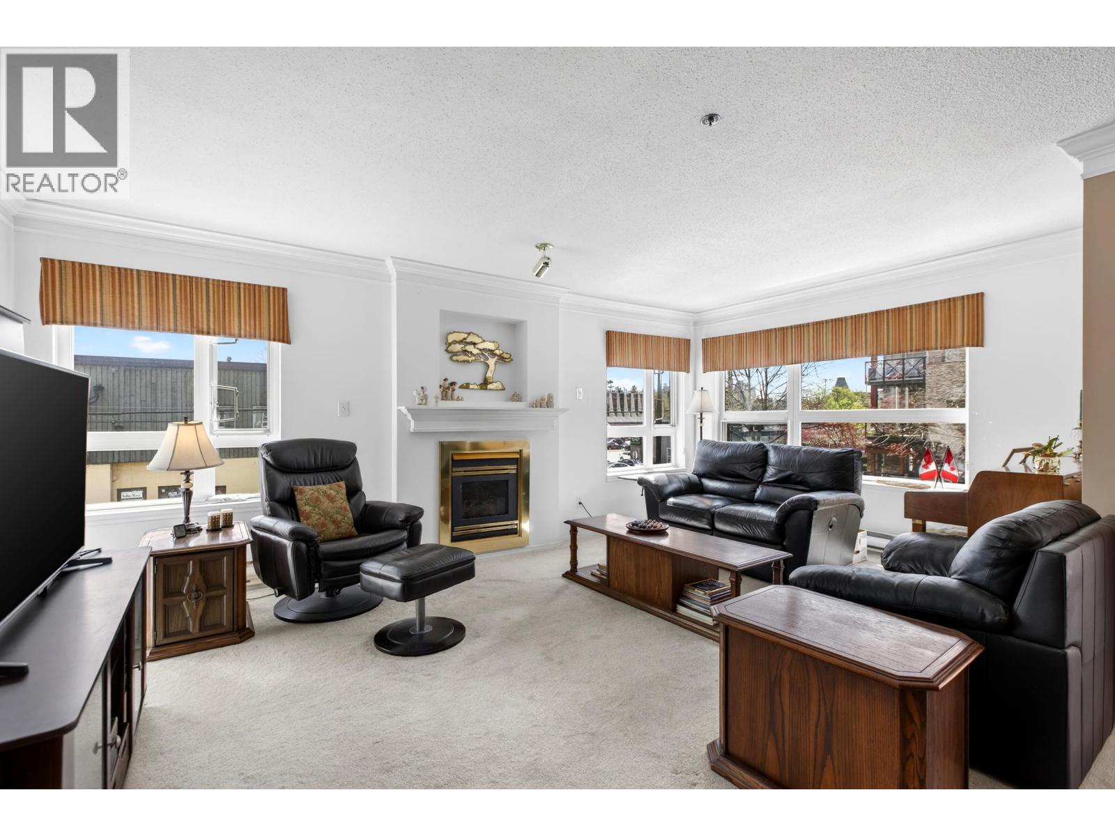 208 2335 WHYTE AVENUE