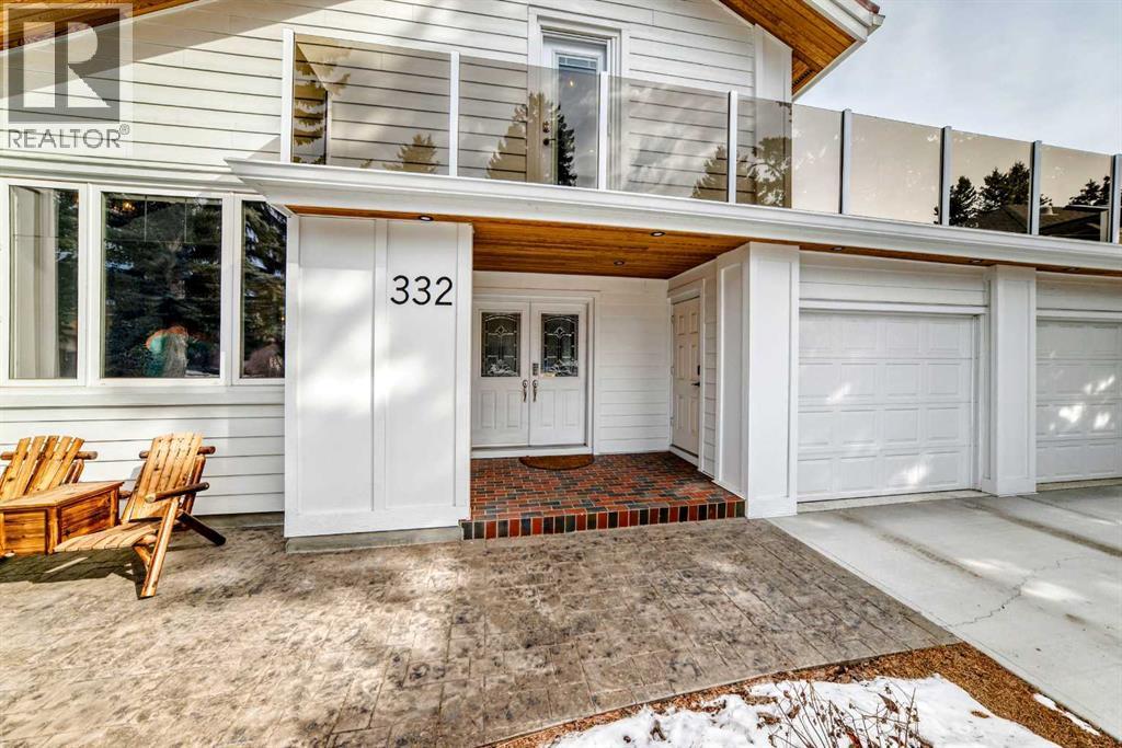 332 Varsity Close NW