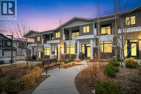 210 Crestbrook Common SW Calgary AB T3B6L1