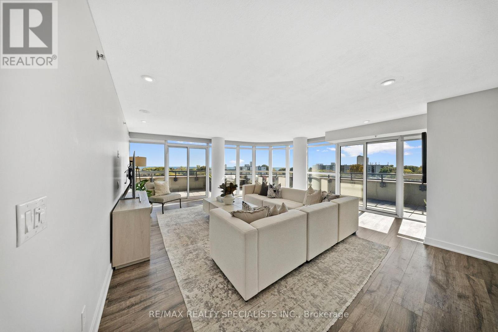 706 - 11 SUPERIOR AVENUE