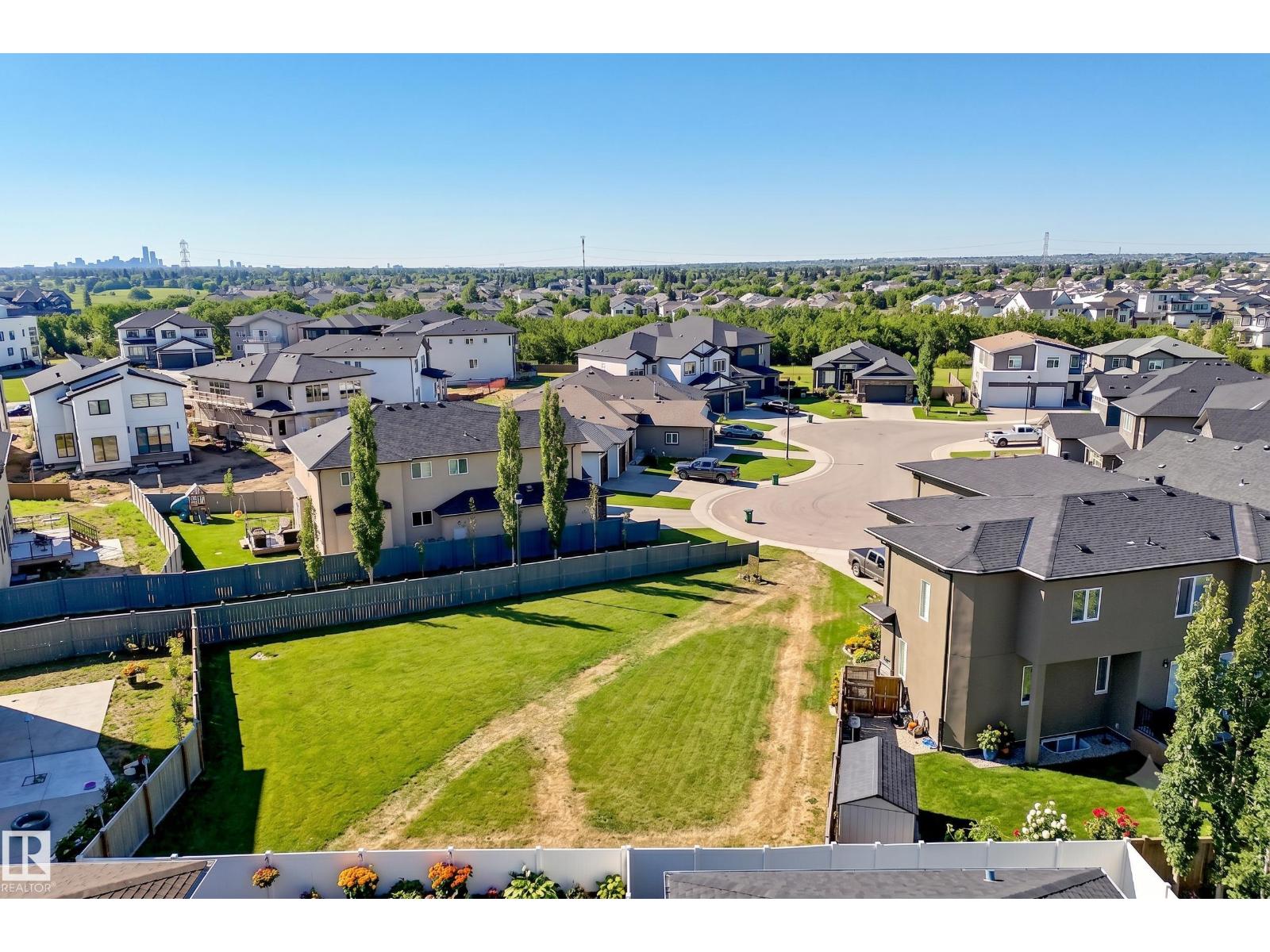 1004 148 AV NW