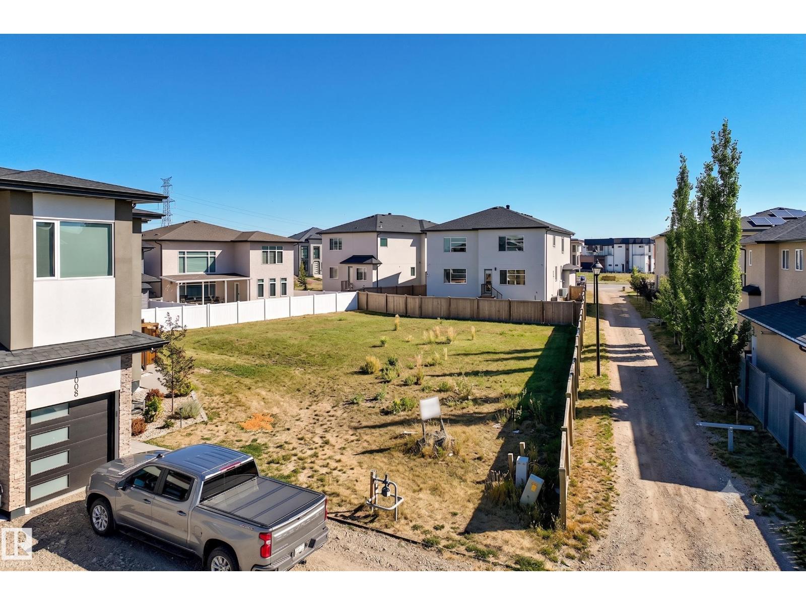 1004 148 AV NW