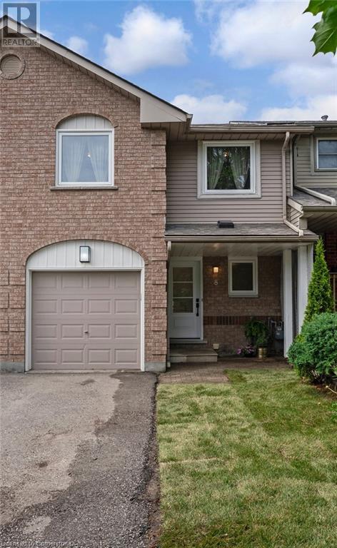 8 GRANDRIDGE Crescent W