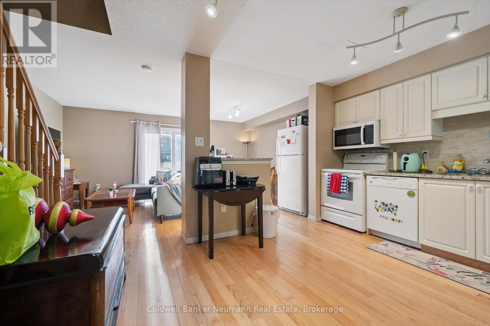 33 - 124 GOSLING GARDENS