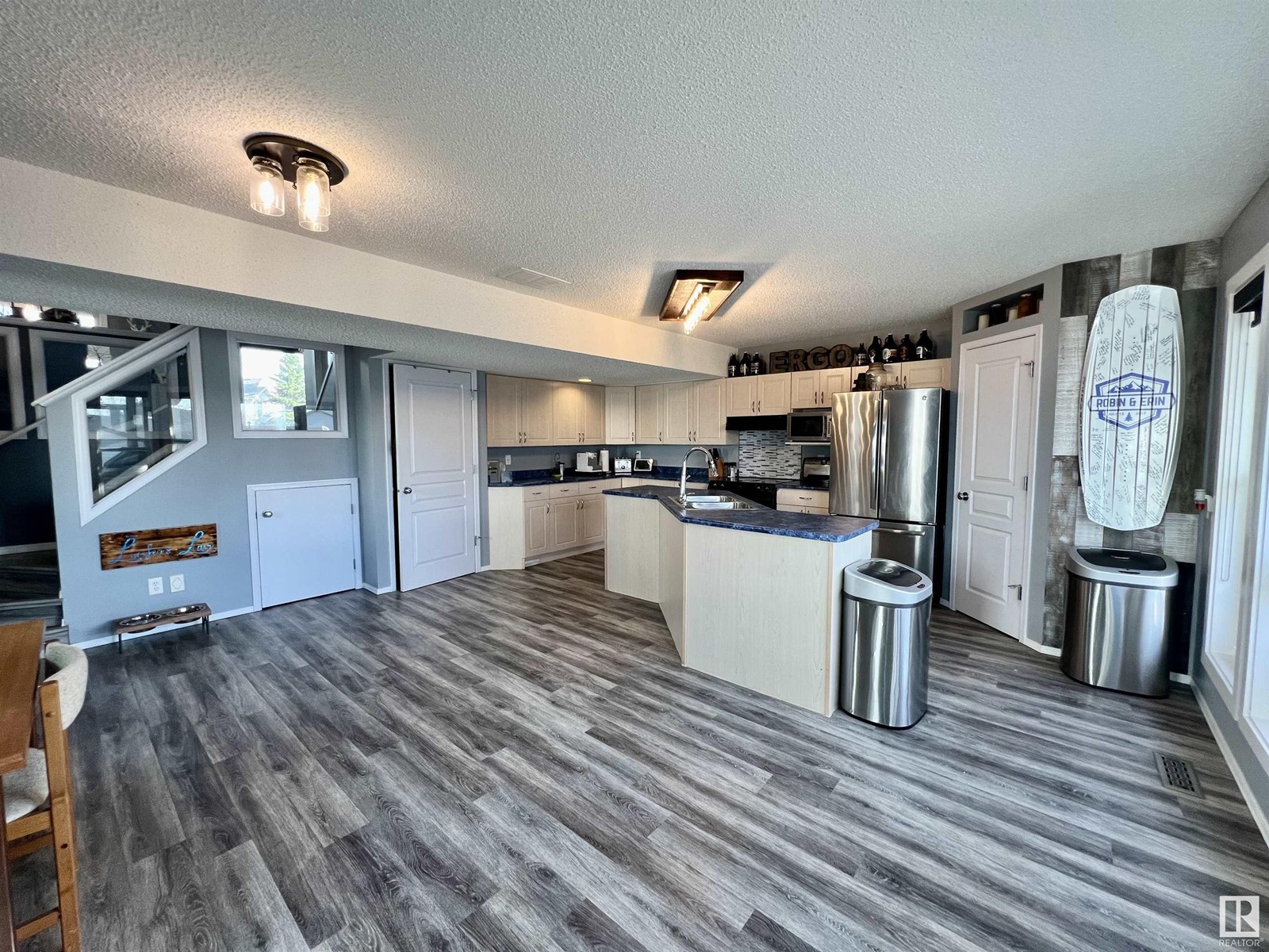 2134 37 AV NW