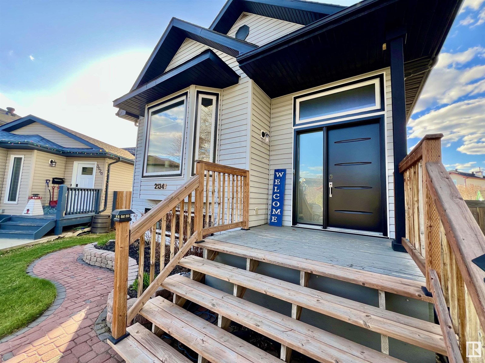 2134 37 AV NW