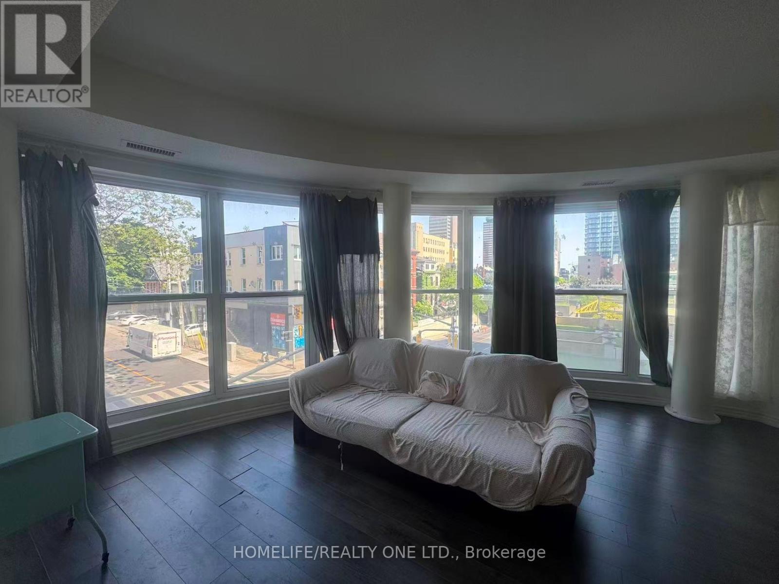 314 - 135 JAMES STREET S